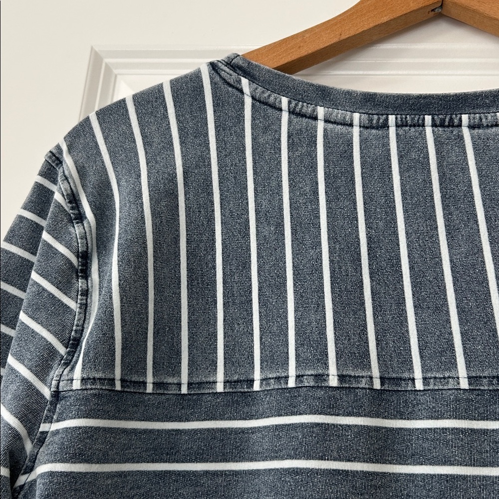 Anthro Jane & Delancey Distressed Sweatshirt w Gathered Cuffs Sz M +MEASUREMENTS - Picture 11 of 11